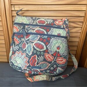 Pre Owned Vera Bradley Quilted Floral Crossbody Bag in Grey, Green & Orange